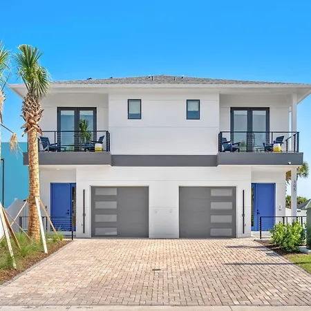 Salty Serenity Villa - New Luxe Escape With Hot Tub Spa & Rocket Views - Walk To Beach